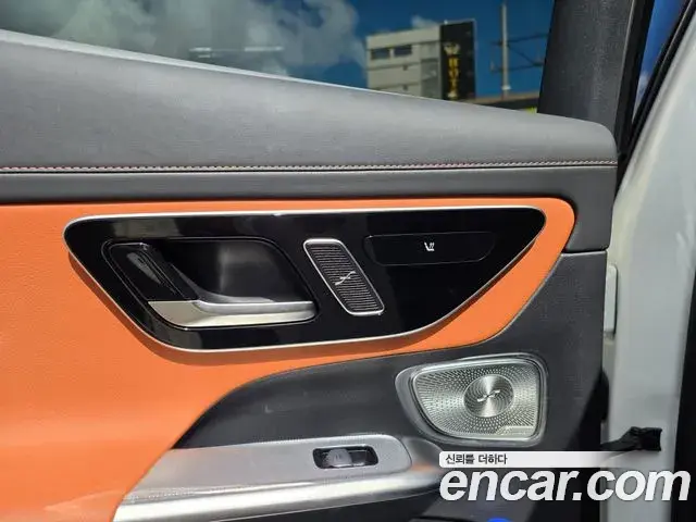 Mercedes-Benz GLC-Class 2024 — Photo 15/17