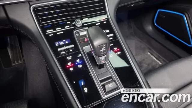 Porsche Panamera 2019 — Photo 9/20