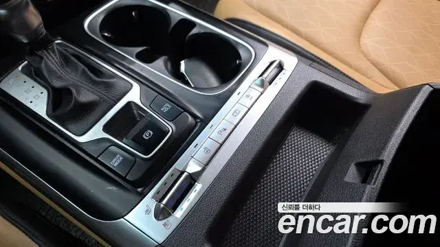 Kia Carnival 2023 — Фото 17/20