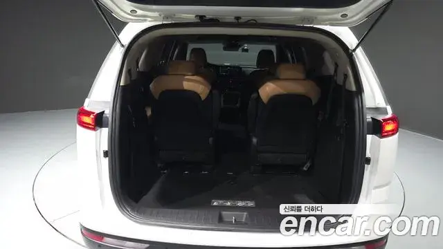 Kia Carnival 2023 — Фото 20/20