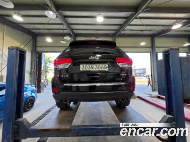 Jeep Grand Cherokee 2018 — ფოტო 1/2
