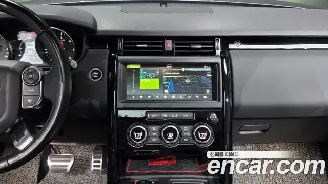 Land Rover Discovery 5 2018 — ფოტო 17/20