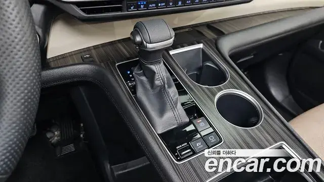 Toyota Sienna 2022 — ფოტო 11/37