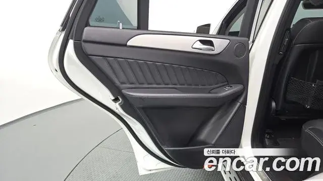 Mercedes-Benz GLE-Class 2018 — Photo 3/37