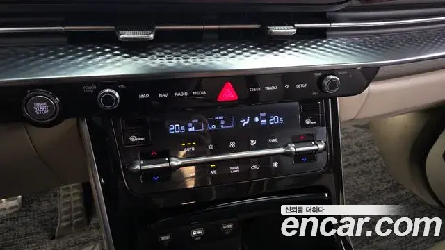 Kia Carnival 2022 — Photo 19/20