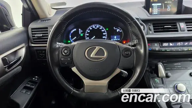 Lexus CT200h 2018 — Photo 12/20