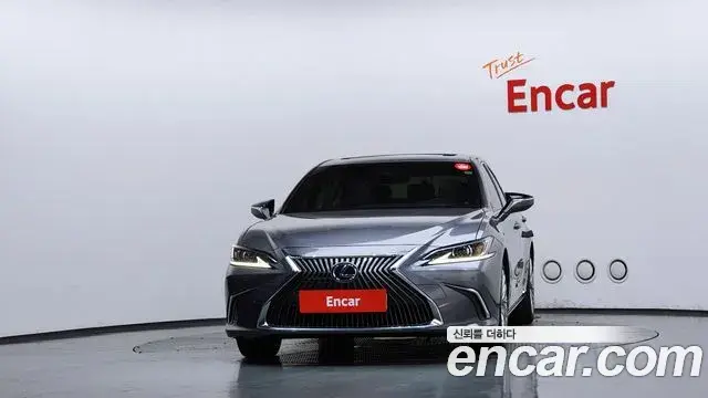 Lexus ES300h 2021 — Photo 3/20