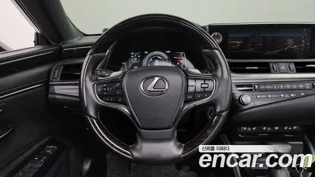 Lexus ES300h 2021 — Photo 12/20