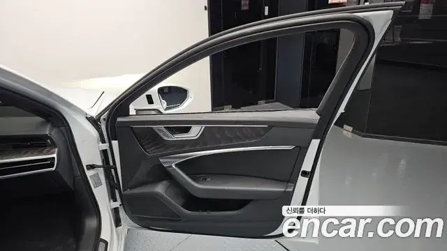 Audi A6 2022 — Photo 15/34