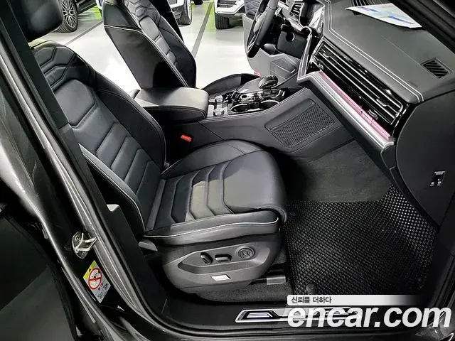 Volkswagen Touareg 2024 — Şəkil 48/50