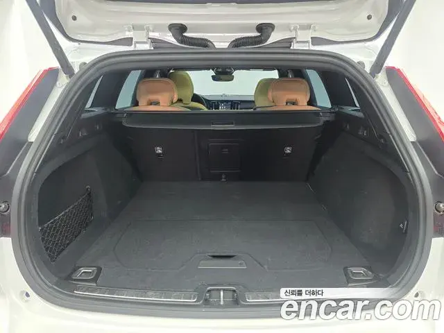Volvo V60 Cross Country 2025 — Photo 11/20