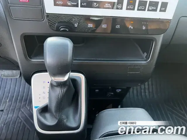 Hyundai Staria 2024 — Фото 9/19