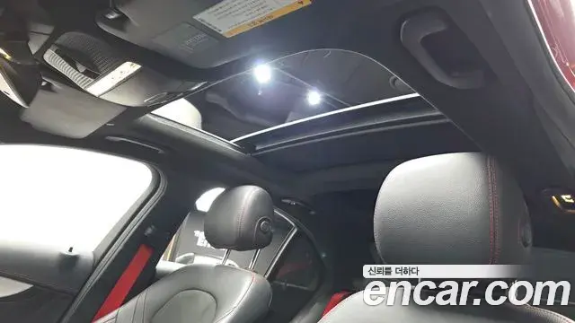 Mercedes-Benz C-Class 2019 — Photo 18/20