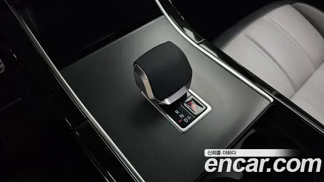 Land Rover Range Rover Evoque 2025 — Фото 8/20
