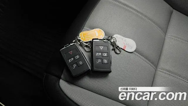 Land Rover Range Rover Evoque 2025 — Фото 16/20
