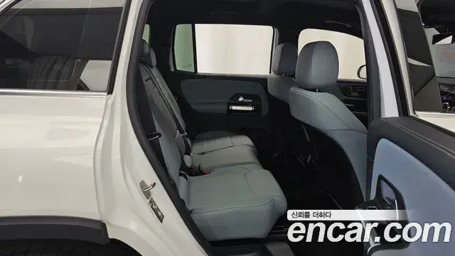 Mercedes-Benz GLB-Class 2025 — Photo 12/20