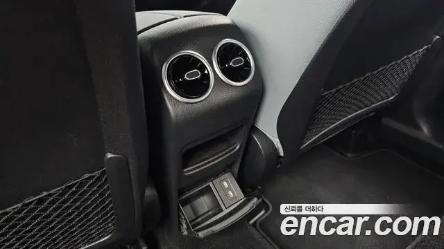 Mercedes-Benz GLB-Class 2025 — Photo 19/20