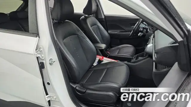 Hyundai Kona 2023 — Фото 12/20