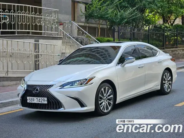 Lexus ES300h 2019 — Photo 20/20