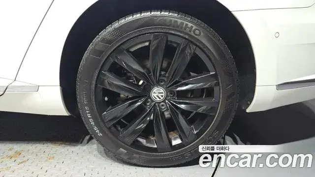 Volkswagen Arteon 2019 — ფოტო 31/35