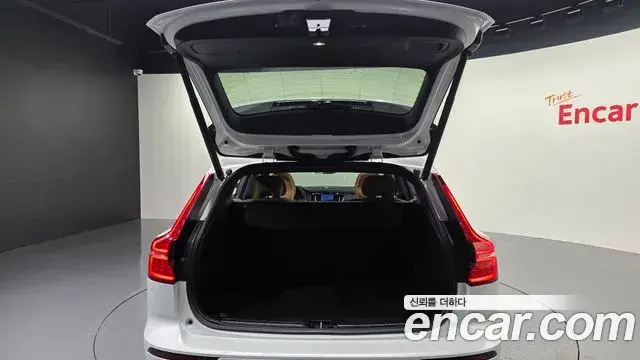 Volvo V60 Cross Country 2019 — Şəkil 24/35
