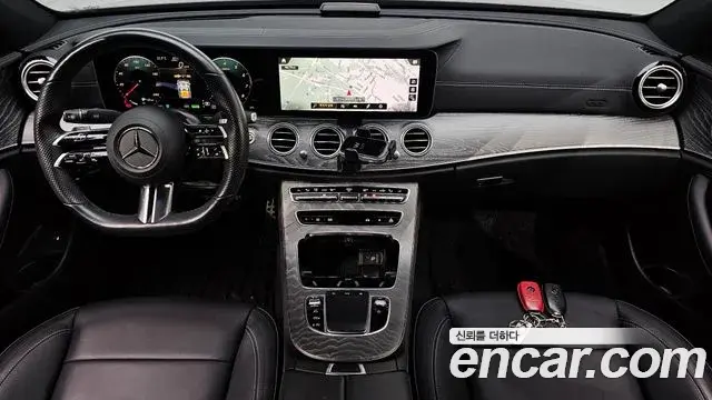 Mercedes-Benz E-Class 2021 — Photo 7/20
