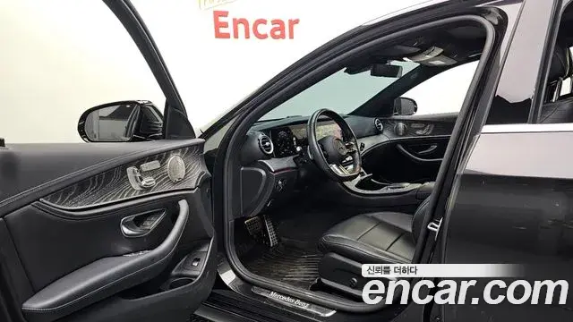 Mercedes-Benz E-Class 2021 — Photo 10/20