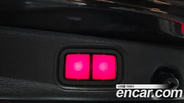 Mercedes-Benz E-Class 2021 — Photo 19/20