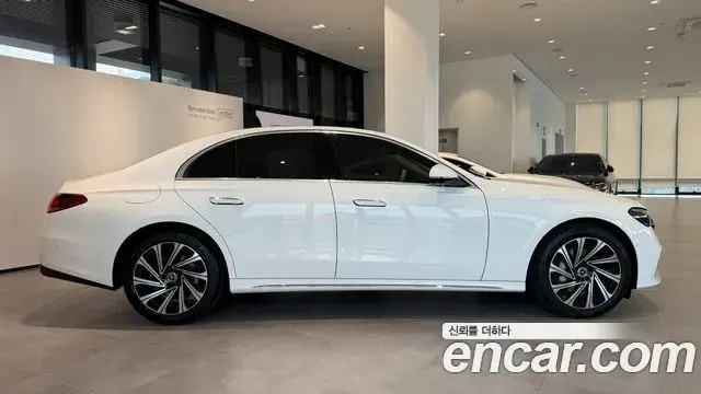 Mercedes-Benz E-Class 2026 — Photo 8/20