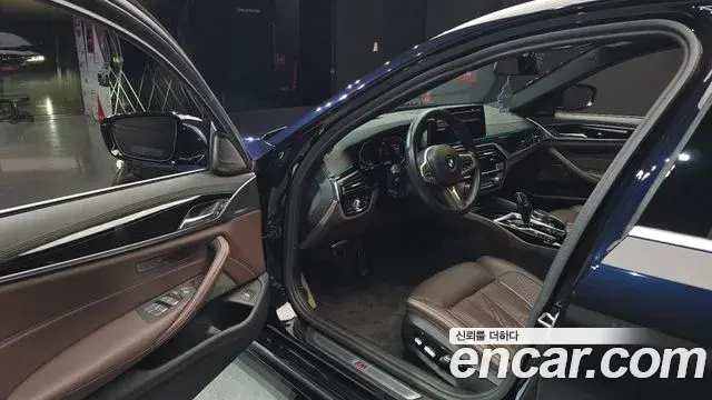 BMW 5 Series 2023 — Photo 10/20