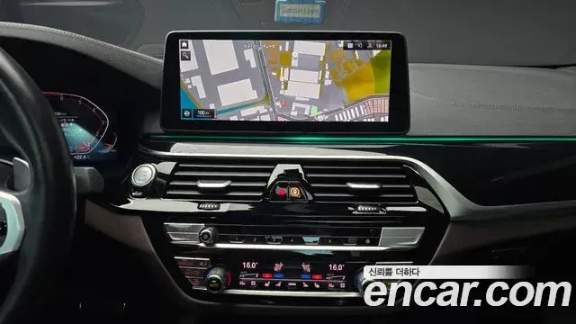 BMW 5 Series 2023 — Photo 14/20