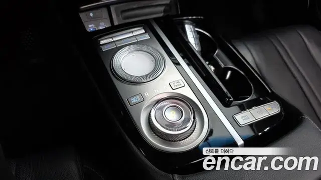 Genesis Electrified G80 2022 — Photo 9/20