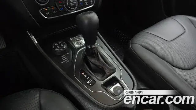 Jeep Cherokee 2020 — Photo 15/20