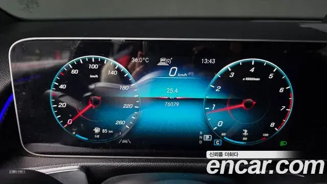 Mercedes-Benz GLB-Class 2020 — ფოტო 15/20