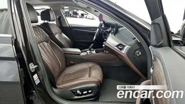 BMW 5 Series 2020 — Şəkil 19/20