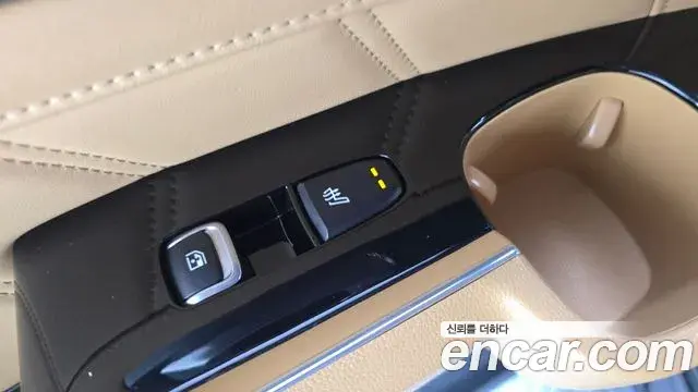 Kia Sorento 2023 — ფოტო 18/20