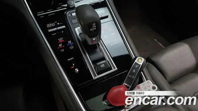 Porsche Panamera 2018 — ფოტო 1/20