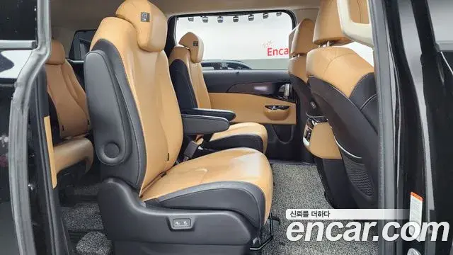 Kia Carnival 2021 — ფოტო 7/20