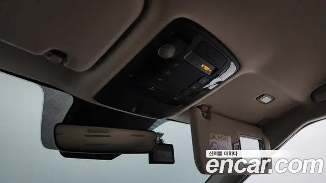 Kia Carnival 2021 — ფოტო 15/20