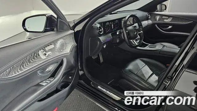 Mercedes-Benz E-Class 2021 — Photo 2/20