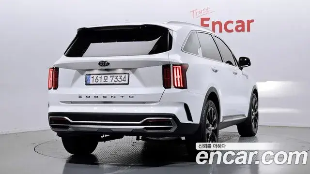 Kia Sorento 2021 — Фото 1/20