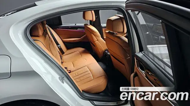 BMW 5 Series 2022 — ფოტო 15/20
