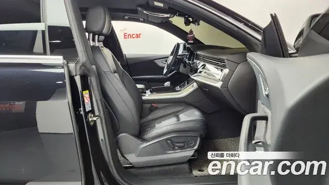 Audi Q8 2021 — ფოტო 5/20