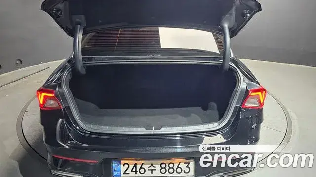 Kia K5 2022 — ფოტო 15/20