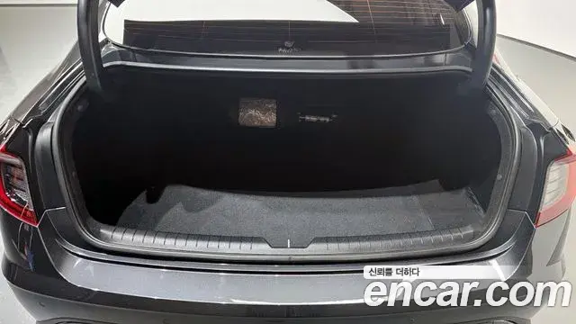 Hyundai Sonata Hybrid 2019 — Photo 10/20