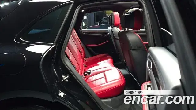 Porsche Macan 2023 — Şəkil 18/20