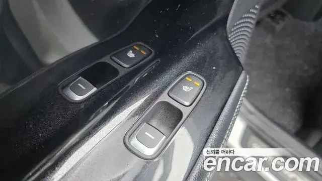 Kia Niro 2020 — ფოტო 18/20