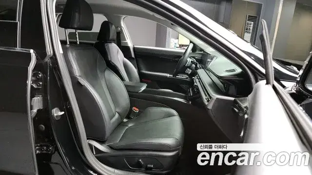 Hyundai Grandeur Hybrid 2022 — Photo 8/20