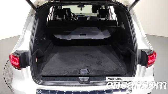 Mercedes-Benz GLB-Class 2021 — Photo 13/20