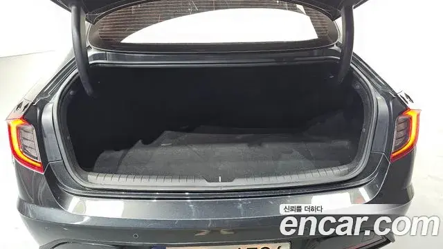 Hyundai Sonata Hybrid 2021 — ფოტო 16/20